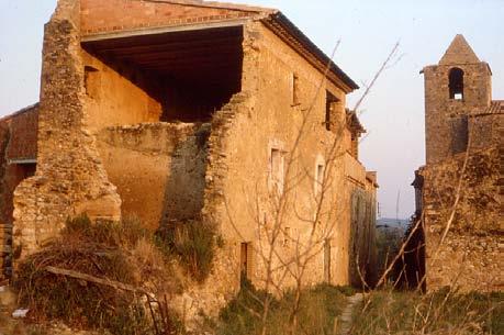 EXAMPLE TWO: HOUSE IN ARENYS D EMPORDA (NORTH CATALONIA) This house is a creative chronotope by
