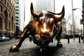 2 Short Answer (5x5pts = 25 pts) The image below shows the bronze sculpture Charging Bull by the artist Arturo Di Modica.