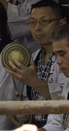 A.4 ATARIGANE 当たり鉦 HANDHELD GONG A handheld gong, used in wadaiko and festival music to provide rhythmic accompaniment (often playing an ostinato similar to the shime-daiko).