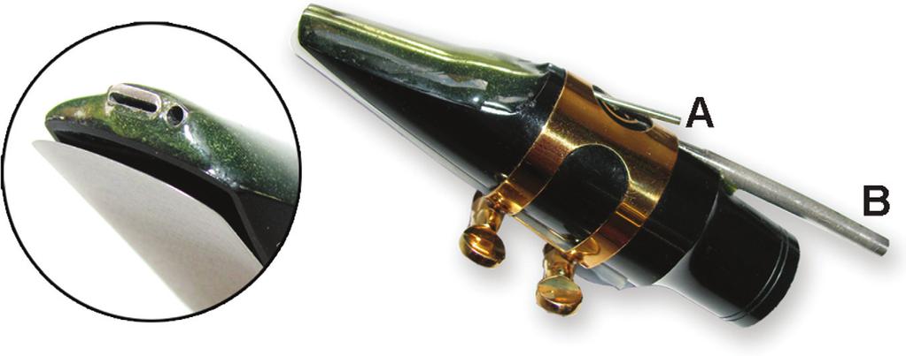 FIG. 3. (Color online) Right: Photograph of the tenor saxophone mouthpiece modified to measure the acoustic impedance in the player s mouth during performance.