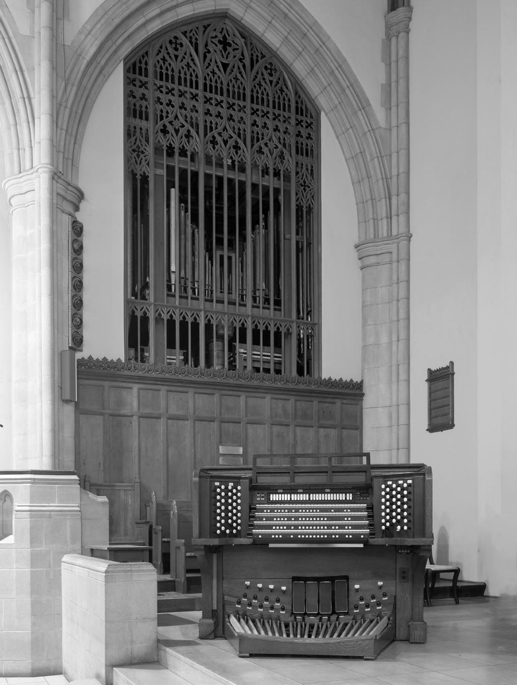 the compact bat-wing design known to have been employed by Hutchings in another 1898 organ, that for the large Mission Church in Boston s Roxbury district.