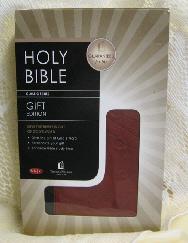 00 NKJV ULTRASLIM CLASSIC BIBLE Beautifully embossed soft bound centre column reference Bible with Concordance/maps.