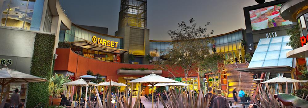 executive summary WEST HOLLYWOOD GATEWAY West Hollywood Gateway is a 248,067-square-foot outdoor shopping mall located at the southwest corner of the highly-trafficked Santa Monica Boulevard and La