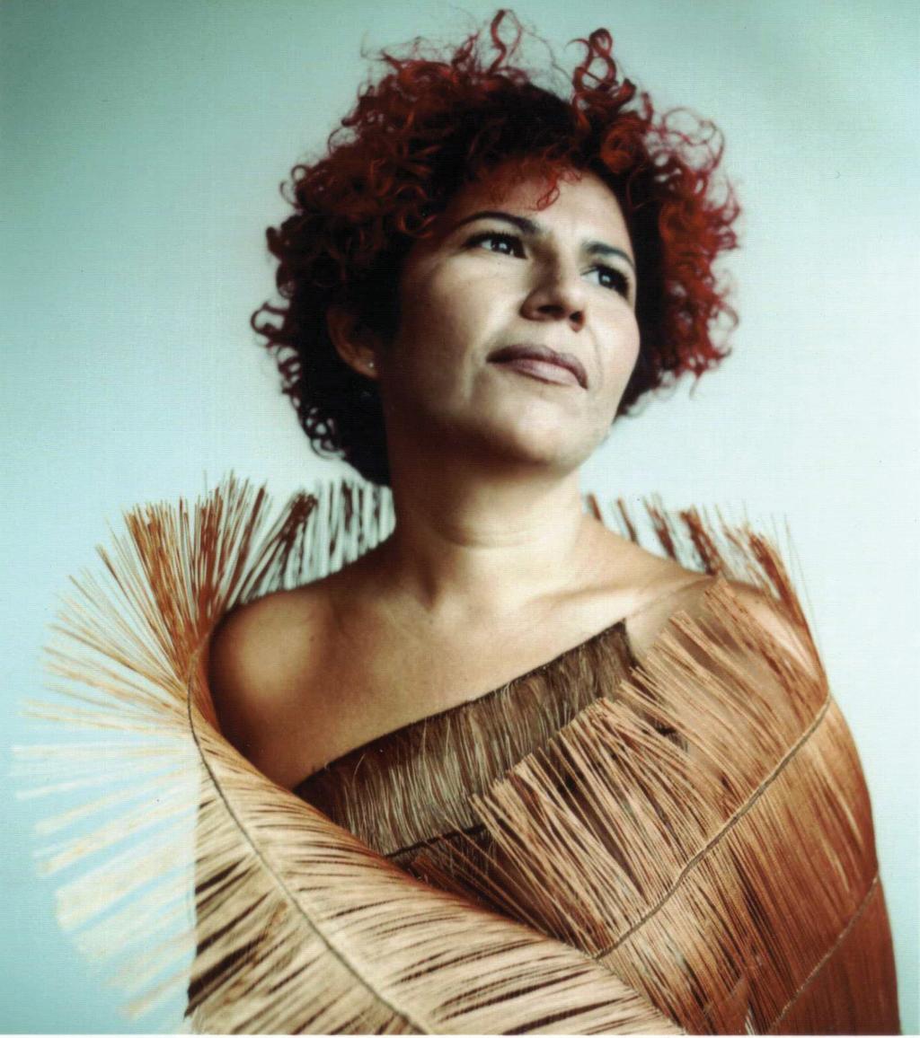 release leaserelease In 2006 she released the CD, recorded in the Studio with the repertory of the show by the same name, except by the titles Moça Bonita and Xangô, o vencedor.