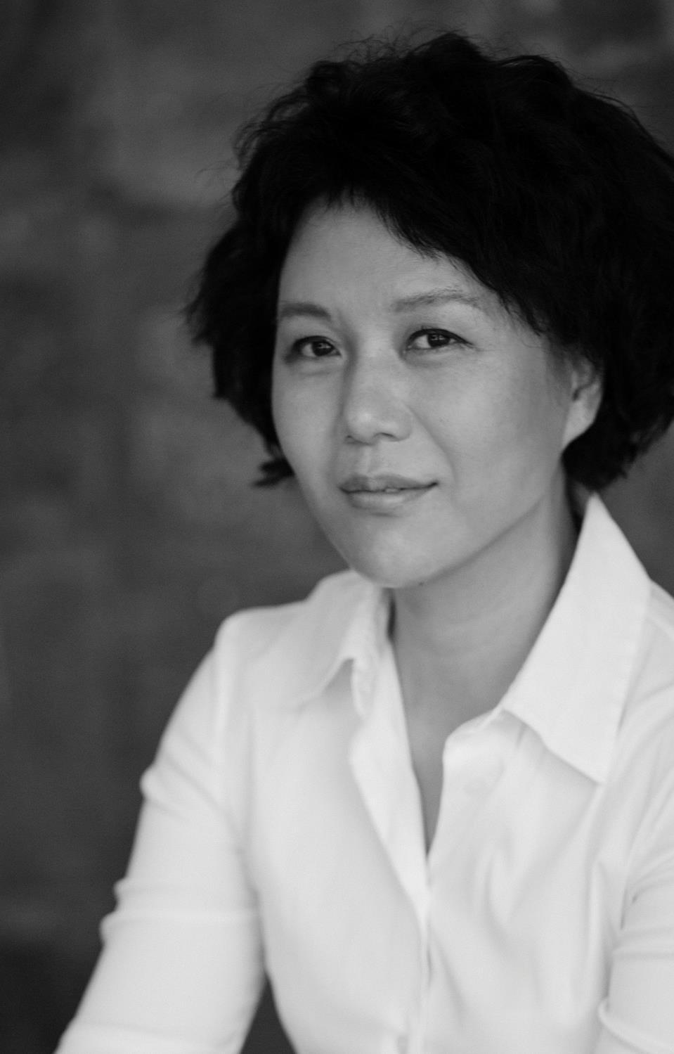 DIRECTOR S BIOGRAPHY Writer, director and producer Vivian Qu is a key figure of the Chinese independent film circle.