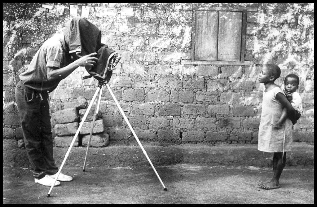 2 ENCOUNTERING THE VISUAL FIGURE 2.1 Samuel Finlak using an old sheet film camera, adapted to make several exposures on one sheet. Atta village, Adamaoua Province, Cameroon, 1984.