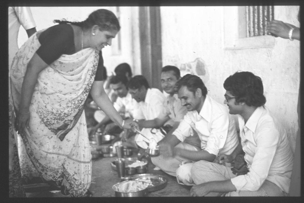 ENCOUNTERING THE VISUAL 47 FIGURE 2.18 Feast donor serving those who have completed the dietary austerity. Jamnagar, India, 1983.