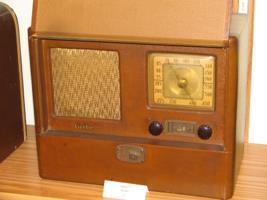 35 Atwater-Kent 37 Tabletop AM This radio came with beautiful matching Type E-2 drum speaker, in Like
