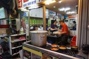 Galchijorim Alley: 3:00 ~ 22:00 (differ among various shops)/ Around 8,000 won for 1 person Various side dishes such as Galchijorim, fried cutlassfish, grilled mackerel and steamed egg served