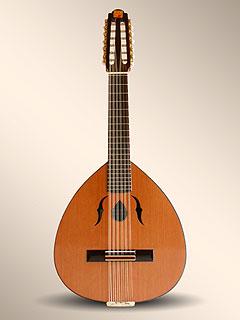 - the laud (Spanish 'lute ) plays the lower notes in accompaniments and contrapuntal lines.