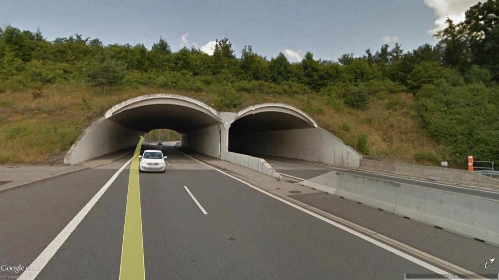 Ghid de infrastructură rutieră Figura nr. 8-4 Ecoduct Cehia, sursa: Google Earth Pro Figura nr.