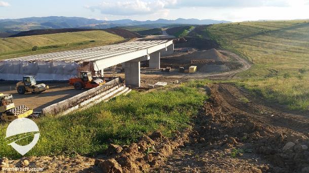 Figura nr. 5-5 Lucrări de construcţie în desfăşurare pe un tronson de autostradă în România 27 R 161.