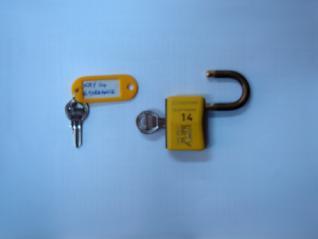 colored and numbered Set of colored & numbered LOTO padlocks & keys