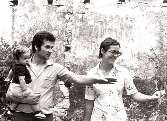 Mate Maras sa suprugom Dunjom i sinom Markom kod slikara Zlatka Price, Tar, Hrvatska, 1974.