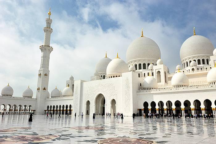 ABU DHABI CITY TOUR The origins of Abu Dhabi city can be traced to the mid-1700s.