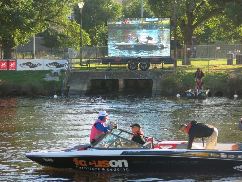 PUBLIC EVENTS Moomba Festival, VIC Live video feed and sponsor slides Digital Screen 15 showed all of the water skiing live on this huge 15