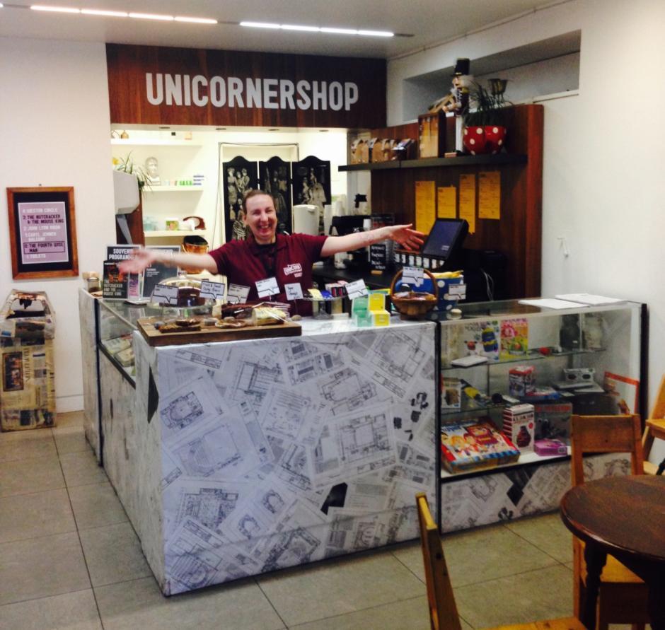 There is a cafe in the Foyer called the Unicornershop where you can buy