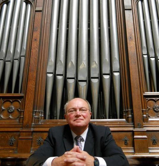 Mike Smith Playing the organ has been a passion for Mike since taking his first steps on the organ in Kingston Parish Church.