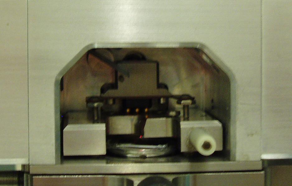 IV. Installing Cantilever Assembly 1. Verify that sample surface is no higher than the tops of the three vertical adjustment screws. 2.
