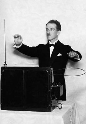 Léon Theremin 1896 - born 1922 - theremin demonstrated in Russia for Lenin 1927 - moved to NY 1928 - played theremin at Carnegie Hall 1929 - RCA manufactures 500 theremins 1938 - returned to the