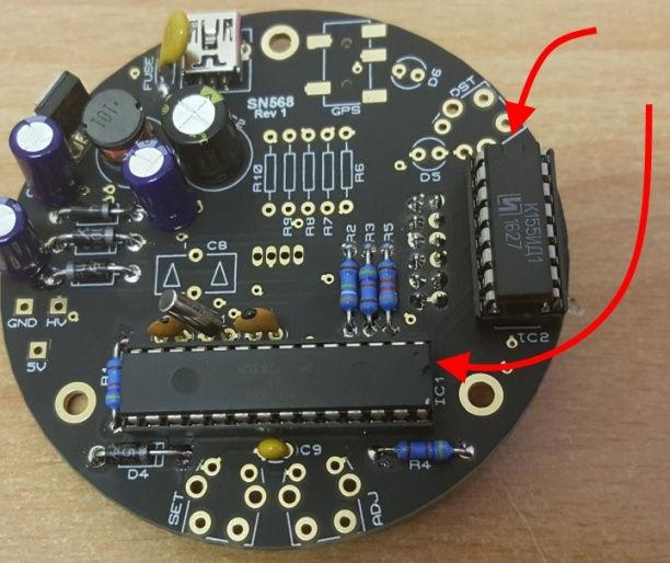 6. FIRST CLOCK TEST It is now time to check the basic clock functions. 6.1 Insert IC1 and IC2 If you removed IC1 and IC2, Insert into their sockets, with the notches aligned as shown below: 6.