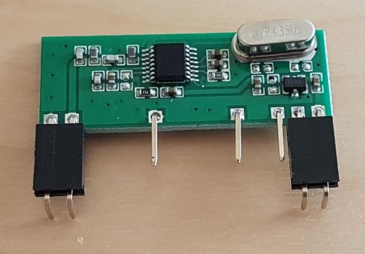 5.10 CY18 Module and Connectors Push the two connectors onto the end pins