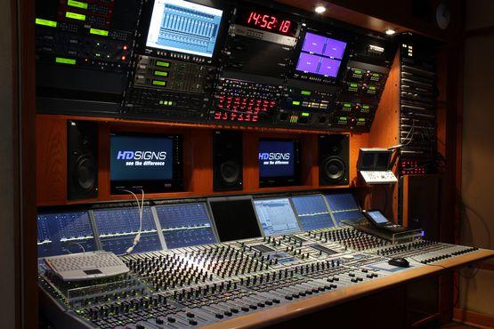 PGM,PVW,ON Air Audio Monitoring: 2x Stereo LSP,2x AUX LSP AUDIO CONTROL ROOM Mixer audio: STAGETEC AURUS 48 faders Audio router STAGETEC NEXUS Star up to 4500 x 4300 Video