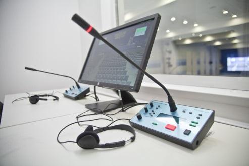 Simultaneous interpreting system Simultaneous interpreting facilities used at press