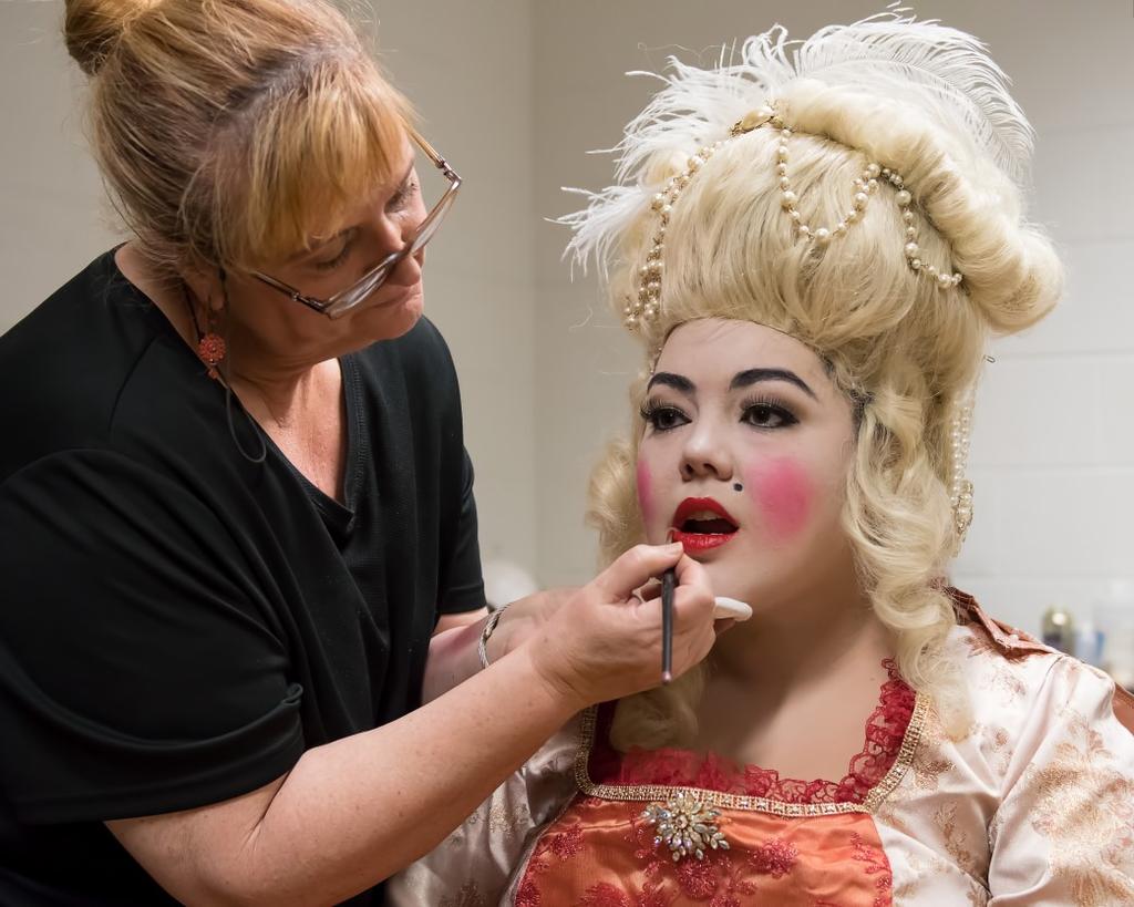 Meet opera royalty and make valuable connections in the industry at Pacific Opera functions.