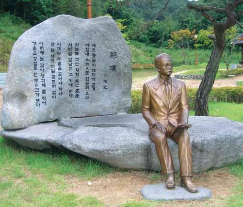 He studied elementary Confucian morals under his grandfather at an early age, and in preparation for studying abroad, he mastered traditional Chinese characters by studying the teachings of Confucius