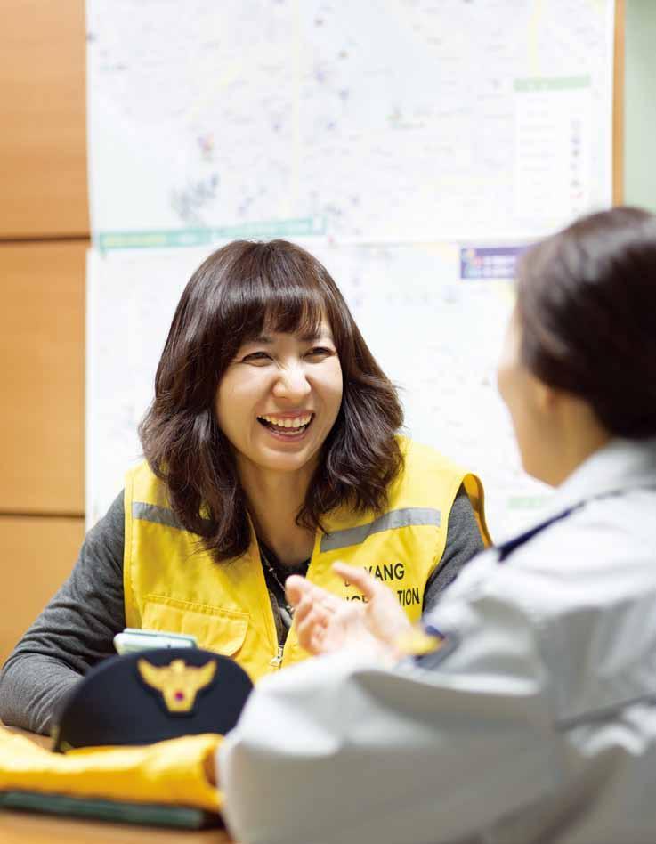 multicultural KOREA A Mother s Heart Sano Noriko, a mother of three, leads a public safety volunteer group.