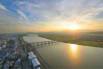 The Nakdonggang River, flowing over 500 kilometers through five of the nine provinces of Korea, is no different. It was the lifeline of early Korean civilization.