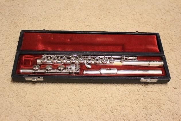 Storage: Always leave your flute placed properly in its case when it is not being used. Never leave it on the ground, a chair or a music stand. Always keep it in your hands or in its case.