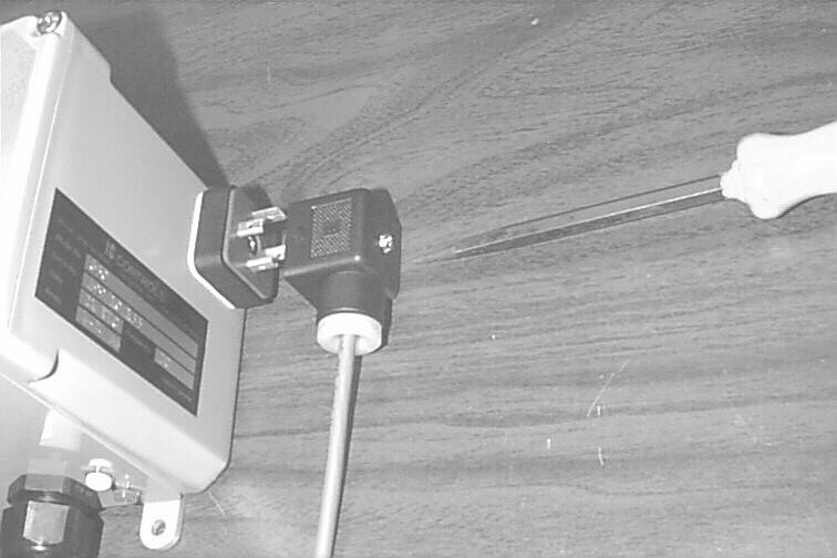 Installation Installation Transmitter Mounting The transmitter can be surface-mounted using No. 8 screws. Dimensions are 10 cm x 10 cm x 10 cm (4 x4 x4 ) on horizontal 5.