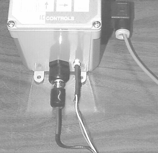 Installation NOTE: Conductivity sensors and RTD temperature compensators are passive and meet the intrinsic safe definition of a simple apparatus.