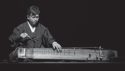 new works for the instrument. In his collaborations with contemporary composers from across the globe, Dr. Heo has championed works which have fused aspects of Korean traditional and Western music.