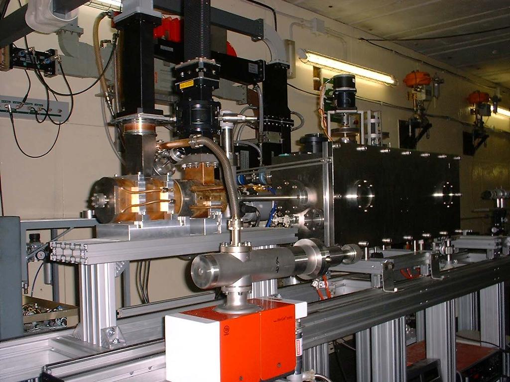 FEL CATS in ENEA Frascati CATS (Compact Advanced THz Source) Tunability between 450 and 800 µm (0.7 0.4 THz) has been achieved at a fixed value of the undulator gap (K=0.