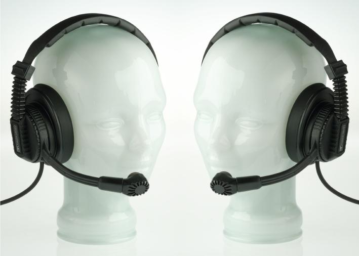 900 Se ries Head sets Per for mance: Ex cep tion ally high qual ity transducers provide wide smooth frequency response, reducing the on set of ear fa tigue for those who must spend many hours wear