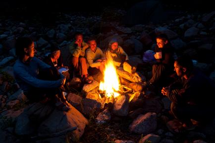 CHAPTER SEVEN EDITING THE STORY SITTING AROUND THE CAMPFIRE The edit room is the modern replacement for Tarzan s campfire. Motion picture creators gather in edit rooms to share and refine their tales.