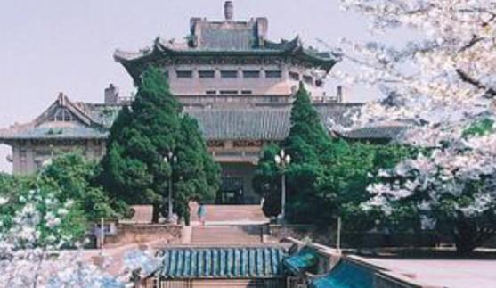 Three big peaks raised in the east, north and west sides, such as a lotus with three large petals Figure 4-8 Wuhan University Wuhan University is situated in the Luojia Mountains and built against