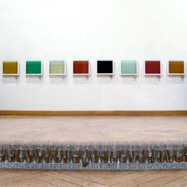 Slike 25 a, b, c: Hannes Broecker, Popij umetnost (Drink Away the Art), 2007 4.