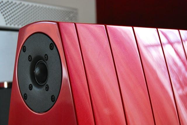 EMMESpeakers BETA speakers are the child of such fine tuned and dedicated design. The fusion of great sound and aesthetics is not such an easy task as it might see to the untrained eye.