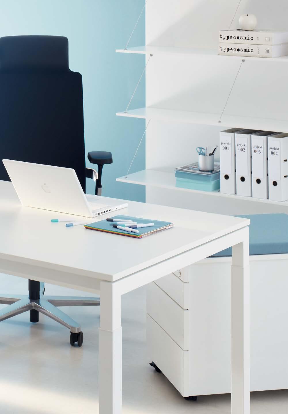 lights and third-level organisation across the entire width of the desk without tools and without obstructing the sliding panel.