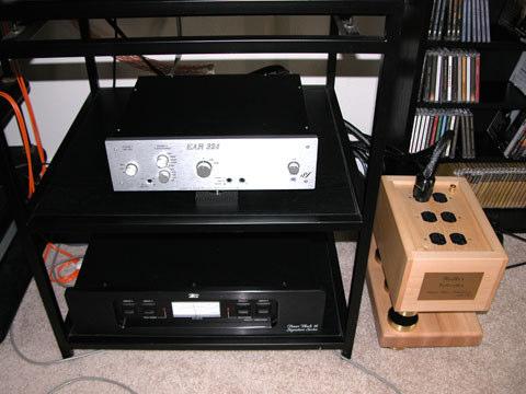 The E.A.R. 324 phono amp plugged into the Walker Audio Velocitor (the light brown Maple unit to the right) via Silent Source power cabling The thing itself The E.A.R. 324 phono amp is a solid-state device weighing in at a hefty 11 pounds, and measuring 12.