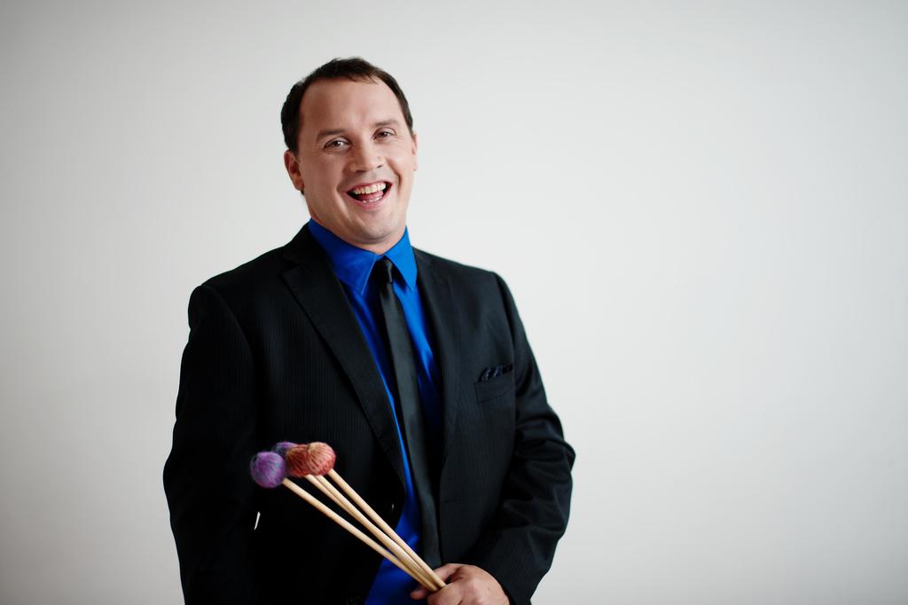 DAVE ROBILLIARD LONG BIOGRAPHY A sought after percussionist and educator, Dave Robilliard earned his Bachelor of Music in Performance at the University of Western Ontario and continued to complete