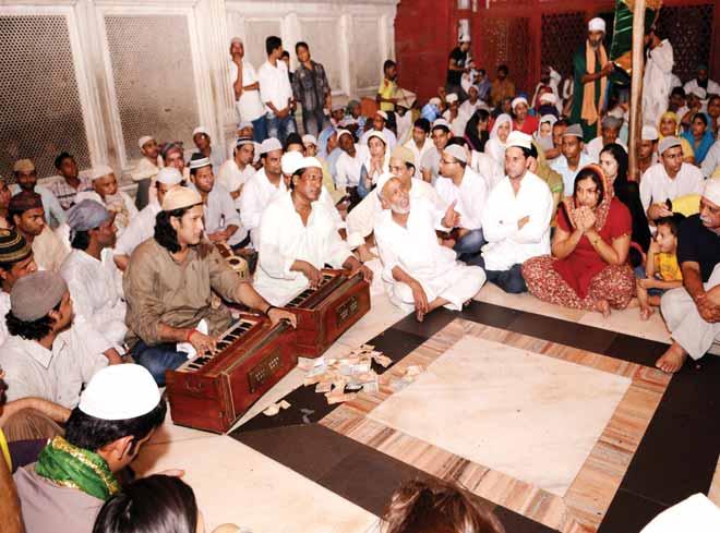 many ways, Ustaad Chand leads a similar life to that of his elderly counterpart a few lanes away: both live in the same community and both have been charged with passing down the tradition of qawwali