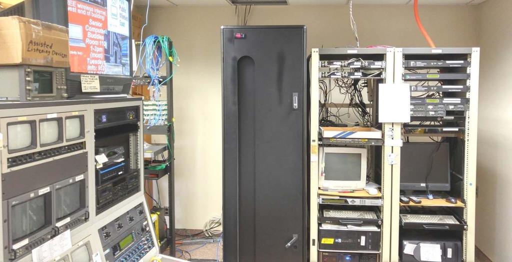equipment rack includes: two HD servers, 5 new