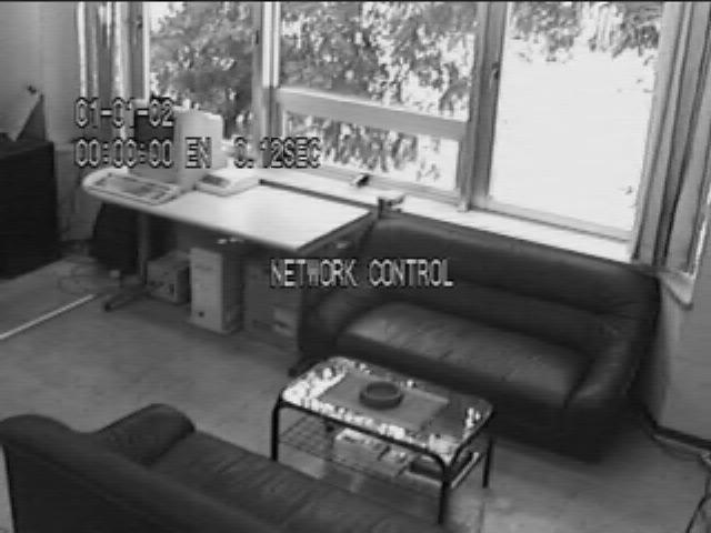 Network Control Displays related to being connected Messages appear on the screen for a short period to indicate control switching and network connection status. Main unit display 1.