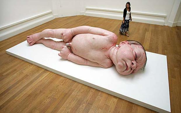 Tako kot Chen Wenling, tudi kipar Liu Xue, izdeluje serije kipov, kjer združuje človeška in živalska telesa in na tak način ustvarja groteskna bitja.