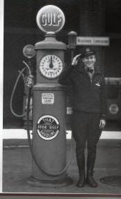 Fill er Up! America at War Stop #4: Service Station 1940 Era Can You Compare? 1946 Average prices: Average new house $5,000 Loaf of bread...10 cents Average yearly income.